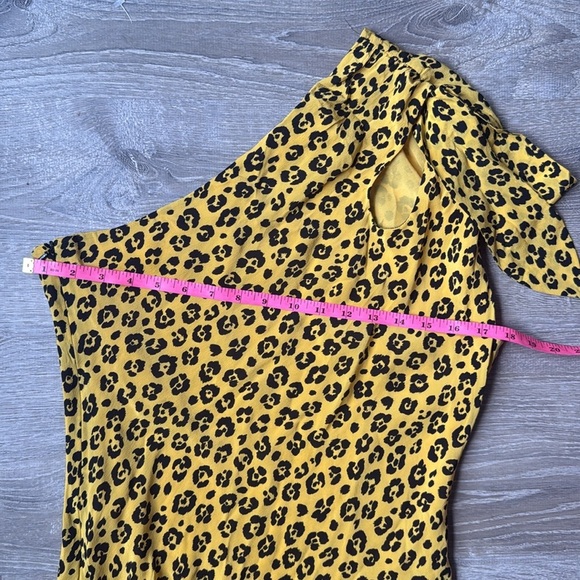 Moschino silk Yellow Animal-Print One-Shoulder Maxi Dress 10 - Picture 9 of 16